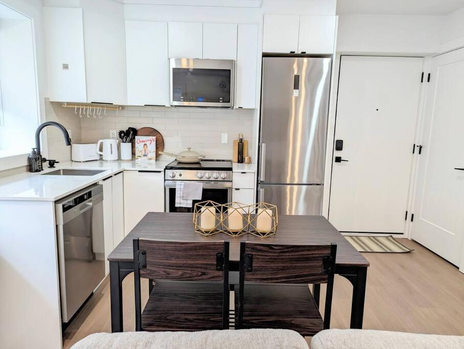 Centrally Located, Modern, 2 Bedroom Home Ванкувер Экстерьер фото