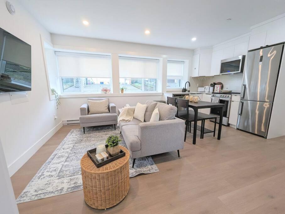 Centrally Located, Modern, 2 Bedroom Home Ванкувер Экстерьер фото