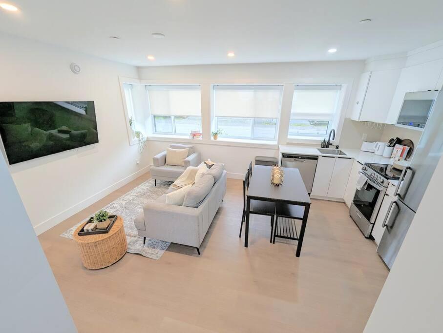 Centrally Located, Modern, 2 Bedroom Home Ванкувер Экстерьер фото